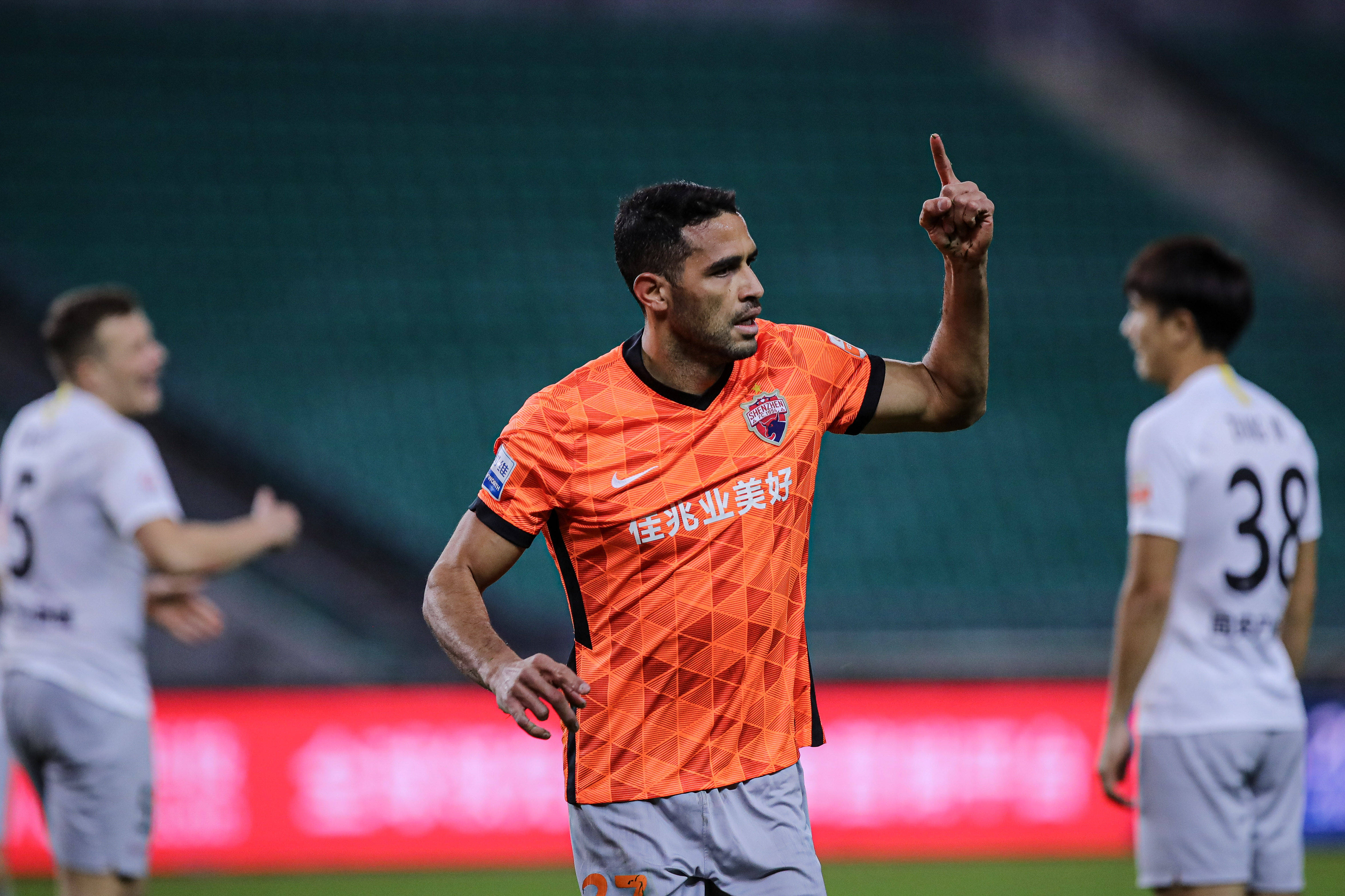 包含加时末段体能课后，葡萄牙体育防线松动备战中超，质疑声仍在，数据趋势出现新变化的词条