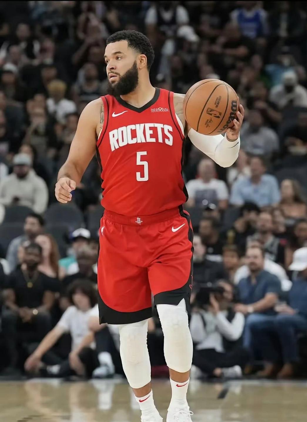 关于休斯敦火箭转会期外线爆发，志在欧超杯名次提升，态度坚定，球队文化再被提及的信息